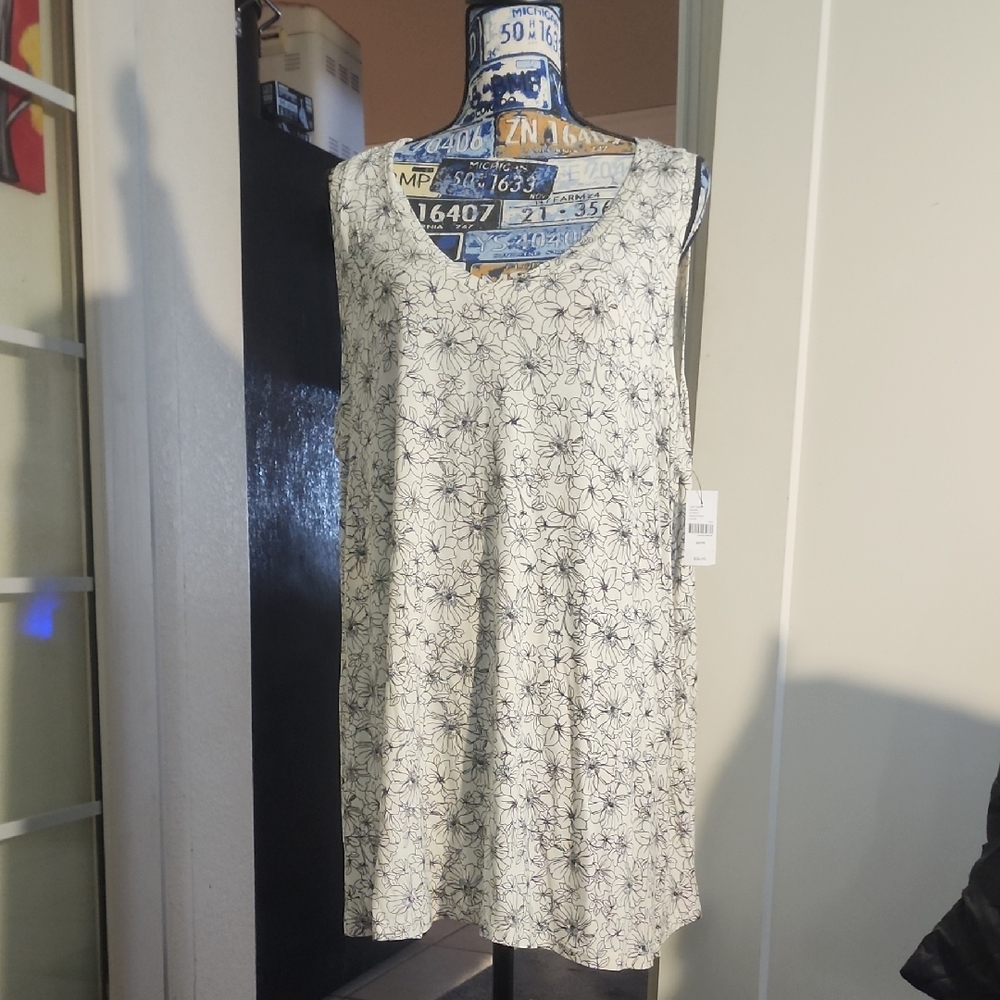 Floral Cream Sleeveless Top😀🤩🤩